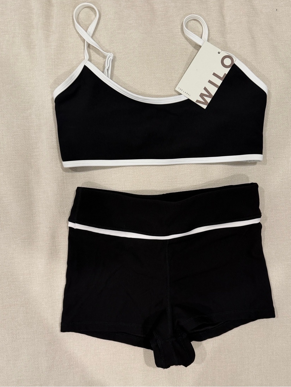 WILO Black and White Set
